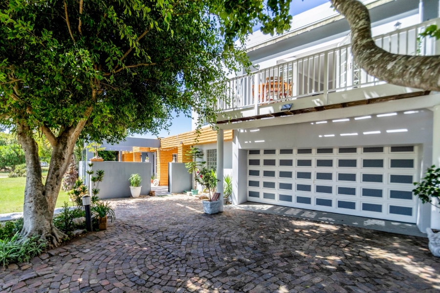 4 Bedroom Property for Sale in Leisure Isle Western Cape